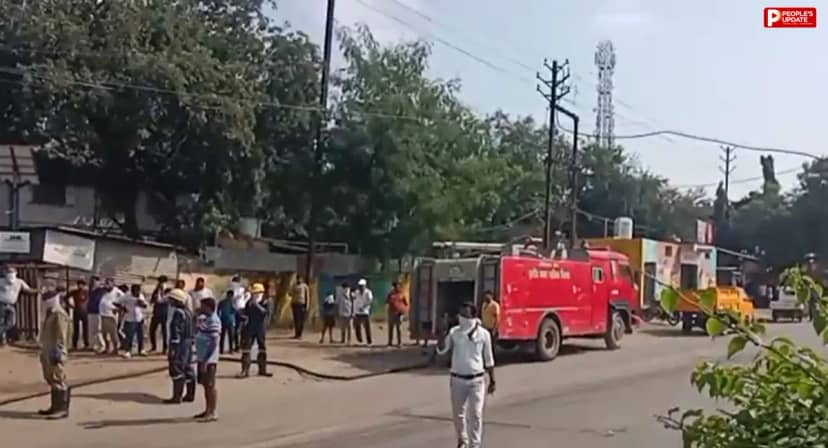 इंदौर के तलावली चांदा में टैंकर से गिरा केमिकल, बदबू से मची अफरा-तफरी; लोगों ने की आंखों में जलन की शिकायत
