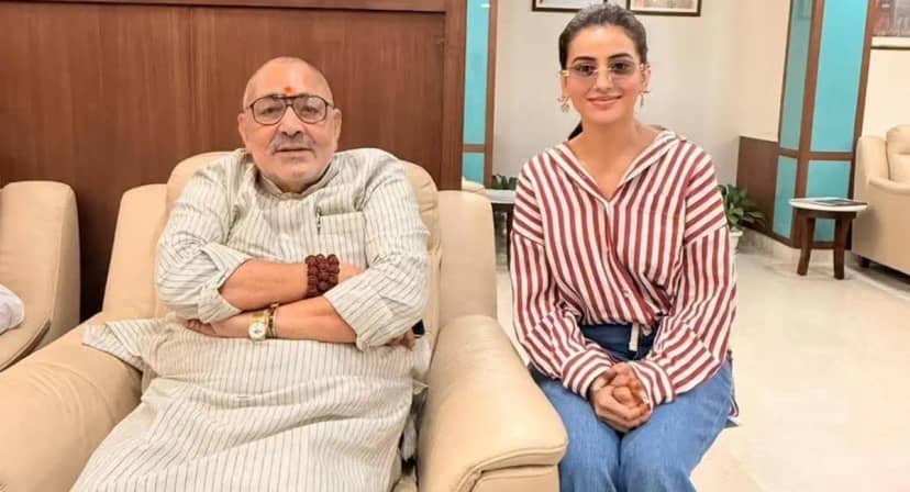 αñàαñòαÑìαñ╖αñ░αñ╛ αñ╕αñ┐αñéαñ╣ αñ¿αÑç αñòαÑÇ αñòαÑçαñéαñªαÑìαñ░αÑÇαñ» αñ«αñéαññαÑìαñ░αÑÇ αñùαñ┐αñ░αñ┐αñ░αñ╛αñ£ αñ╕αñ┐αñéαñ╣ αñ╕αÑç αñ«αÑüαñ▓αñ╛αñòαñ╛αññ, αñÜαÑüαñ¿αñ╛αñ╡αÑÇ αñùαñ▓αñ┐αñ»αñ╛αñ░αÑïαñé αñ«αÑçαñé αñ¼αñíαñ╝αÑÇ αñûαÑÇαñéαñÜαññαñ╛αñ¿ 