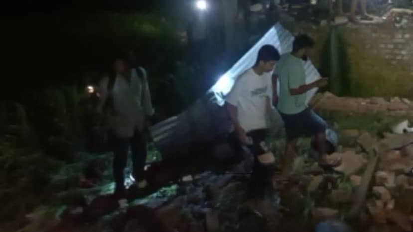 ┬áαñàαñ»αÑïαñºαÑìαñ»αñ╛ αñ«αÑçαñé αñ╡αñ┐αñ╕αÑìαñ½αÑïαñƒ αñ╕αÑç αñºαñ░αñ╛αñ╢αñ╛αñ»αÑÇ αñ╣αÑüαñå αñ«αñòαñ╛αñ¿, 5 αñ▓αÑïαñùαÑïαñé αñòαÑÇ αñ«αÑîαññ, 3 αñòαÑç αñàαñ¼ αñ¡αÑÇ αñ«αñ▓αñ¼αÑç αñ«αÑçαñé αñªαñ¼αÑç αñ╣αÑïαñ¿αÑç αñòαÑÇ αñåαñ╢αñéαñòαñ╛