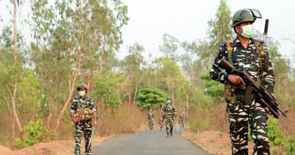 70 αñ▓αñ╛αñû αñòαÑç αñçαñ¿αñ╛αñ«αÑÇ 16 αñ¿αñòαÑìαñ╕αñ▓αñ┐αñ»αÑïαñé αñ¿αÑç αñòαñ┐αñ»αñ╛ αñåαññαÑìαñ«αñ╕αñ«αñ░αÑìαñ¬αñú, αñàαñ¼αÑéαñ¥αñ«αñ╛αñíαñ╝ αñ«αÑçαñé αñ¬αÑüαñ▓αñ┐αñ╕ αñàαñ¡αñ┐αñ»αñ╛αñ¿ αñòαñ╛ αñàαñ╕αñ░
