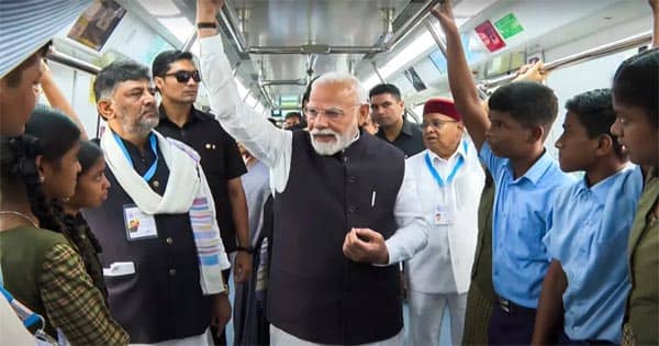 αñ¡αñ╛αñ░αññ αñòαÑÇ αñàαñ░αÑìαñÑαñ╡αÑìαñ»αñ╡αñ╕αÑìαñÑαñ╛ αñ¬αñ░ αñƒαÑìαñ░αñéαñ¬ αñòαÑç αñ¼αñ»αñ╛αñ¿ αñòαñ╛ αñ¬αÑÇαñÅαñ« αñ«αÑïαñªαÑÇ αñòαñ╛ αñ¬αñ▓αñƒαñ╡αñ╛αñ░, αñ¼αÑïαñ▓αÑç- αñ╣αñ« αñ╡αñ┐αñ╢αÑìαñ╡ αñòαÑÇ αññαÑÇαñ╕αñ░αÑÇ αñ╕αñ¼αñ╕αÑç αñ¼αñíαñ╝αÑÇ αñàαñ░αÑìαñÑαñ╡αÑìαñ»αñ╡αñ╕αÑìαñÑαñ╛ αñ¼αñ¿αñ¿αÑç αñòαÑÇ αñôαñ░