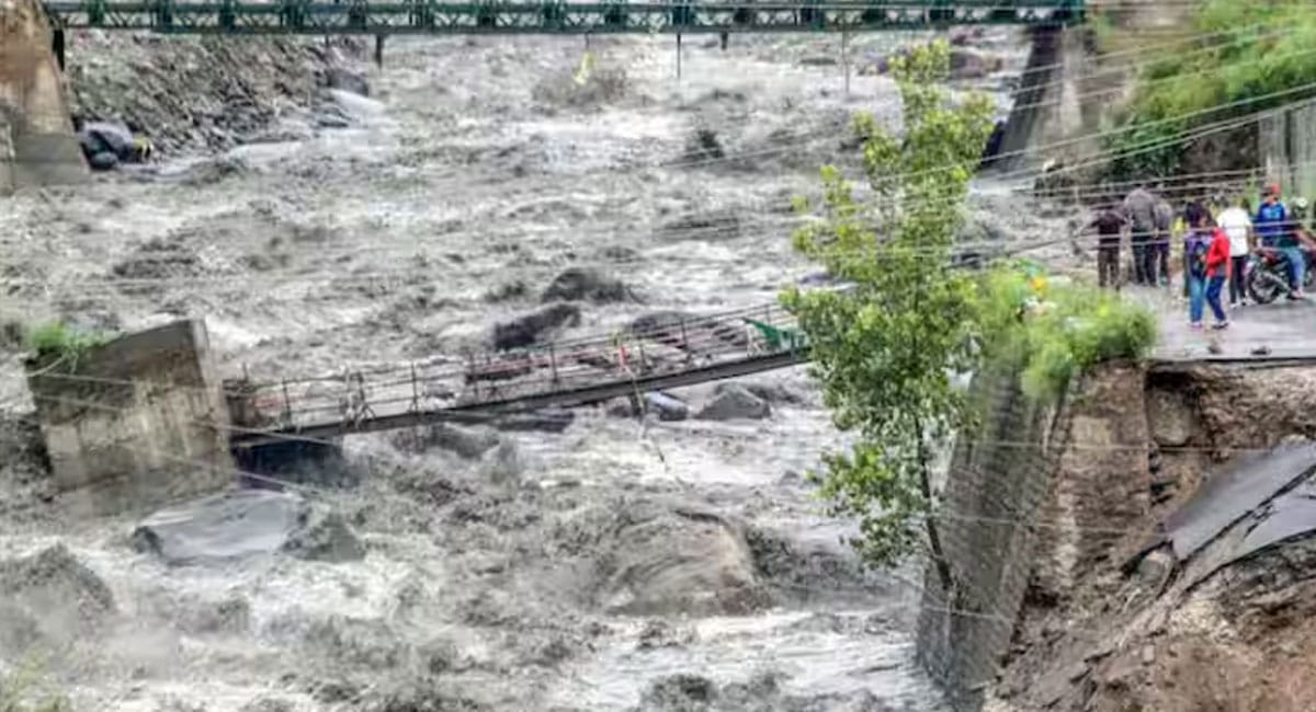 αñ╣αñ┐αñ«αñ╛αñÜαñ▓ : αñ«αñúαñ┐αñ«αñ╣αÑçαñ╢ αñ»αñ╛αññαÑìαñ░αñ╛ αñ«αÑçαñé αñ¡αñ╛αñ░αÑÇ αñ¼αñ╛αñ░αñ┐αñ╢ αñöαñ░ αñ¡αÑéαñ╕αÑìαñûαñ▓αñ¿, 11 αñ╢αÑìαñ░αñªαÑìαñºαñ╛αñ▓αÑüαñôαñé αñòαÑÇ αñ«αÑîαññ; αñ╣αñ£αñ╛αñ░αÑïαñé αñ½αñéαñ╕αÑç, αñ»αñ╛αññαÑìαñ░αñ╛ αñ╕αÑìαñÑαñùαñ┐αññ