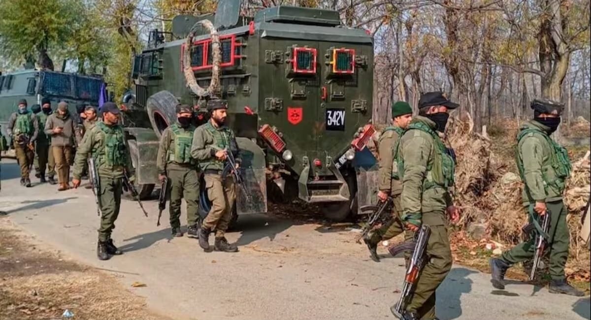 Jammu Kashmir : αñòαÑïαñòαÑçαñ░αñ¿αñ╛αñù αñòαÑç αñÿαñ¿αÑç αñ£αñéαñùαñ▓αÑïαñé αñ«αÑçαñé αñ╕αÑçαñ¿αñ╛ αñòαÑç 2 αñòαñ«αñ╛αñéαñíαÑï αñ▓αñ╛αñ¬αññαñ╛, αñ╕αñ░αÑìαñÜ αñæαñ¬αñ░αÑçαñ╢αñ¿ αñ£αñ╛αñ░αÑÇ