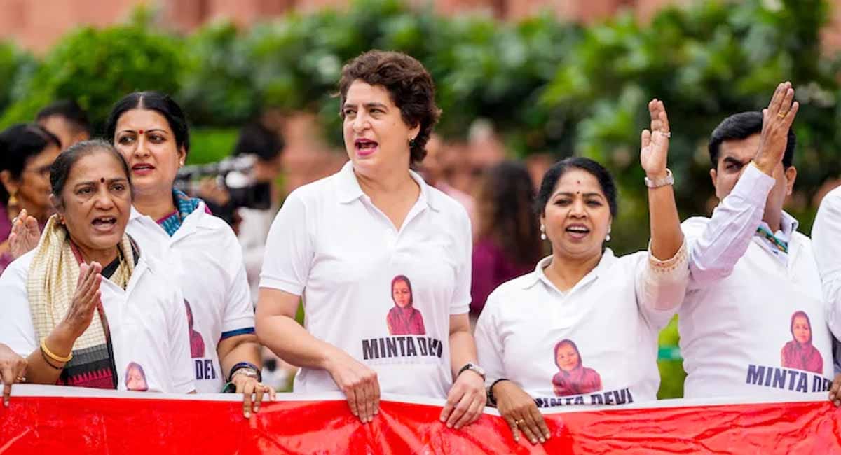 αñòαÑîαñ¿ αñ╣αÑêαñé '124 αñ╕αñ╛αñ▓ αñòαÑÇ αñ«αñ┐αñéαññαñ╛ αñªαÑçαñ╡αÑÇ', αñ£αñ┐αñ¿αñòαÑÇ αññαñ╕αÑìαñ╡αÑÇαñ░αÑïαñé αñ╡αñ╛αñ▓αÑÇ αñƒαÑÇ-αñ╢αñ░αÑìαñƒ αñ¬αñ╣αñ¿αÑç αñ╕αñéαñ╕αñª αñ«αÑçαñé αñ¿αñ£αñ░ αñåαñÅ αñ╡αñ┐αñ¬αñòαÑìαñ╖αÑÇ αñ╕αñ╛αñéαñ╕αñª