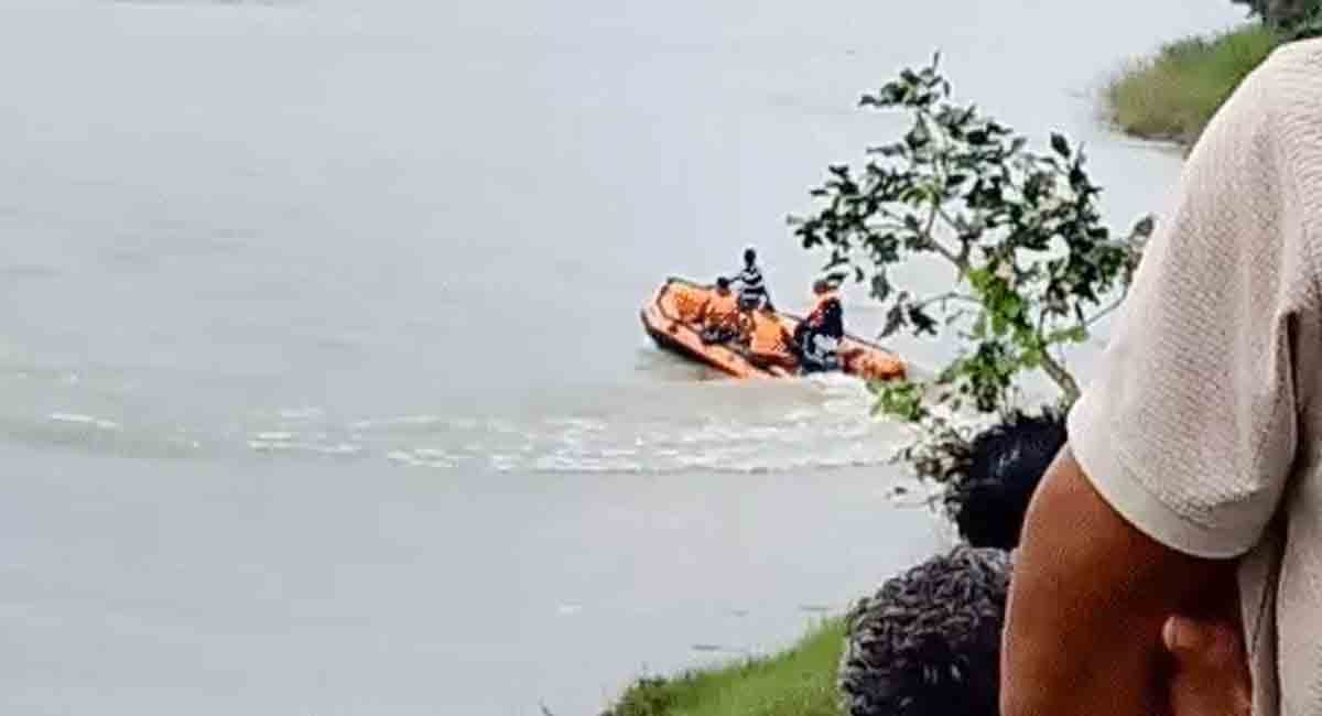 αñ╡αÑêαñ¿αñùαñéαñùαñ╛ αñ«αÑçαñé αñíαÑéαñ¼αÑç αññαÑÇαñ¿αÑïαñé αñ»αÑüαñ╡αñòαÑïαñé αñòαÑç αñ╢αñ╡ αñ¼αñ░αñ╛αñ«αñª, αñ░αñòαÑìαñ╖αñ╛αñ¼αñéαñºαñ¿ αñöαñ░ αñ¡αÑüαñ£αñ░αñ┐αñ»αñ╛ αñ«αñ¿αñ╛αñ¿αÑç αñåαñÅ αñÑαÑç αñ░αñ┐αñ╢αÑìαññαÑçαñªαñ╛αñ░, αñ¿αñ╣αñ╛αññαÑç αñ╕αñ«αñ» αñ╣αÑüαñå αñ╣αñ╛αñªαñ╕αñ╛