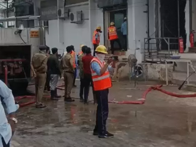 αñ¡αÑïαñ¬αñ╛αñ▓ : αñùαÑïαñ╡αñ┐αñéαñªαñ¬αÑüαñ░αñ╛ αñçαñéαñíαñ╕αÑìαñƒαÑìαñ░αñ┐αñ»αñ▓ αñÅαñ░αñ┐αñ»αñ╛ αñ«αÑçαñé αñòαÑìαñ▓αÑïαñ░αÑÇαñ¿ αñùαÑêαñ╕ αñòαñ╛ αñ░αñ┐αñ╕αñ╛αñ╡, αñÅαñ╕αñíαÑÇαñÅαñ« αñöαñ░ SDRF αñƒαÑÇαñ« αñ¿αÑç αñ╕αñéαñ¡αñ╛αñ▓αñ╛ αñ«αÑïαñ░αÑìαñÜαñ╛, αñ╕αÑìαñÑαñ┐αññαñ┐ αñòαñ╛αñ¼αÑé αñ«αÑçαñé