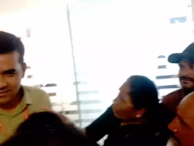 αñ£αñ¼αñ▓αñ¬αÑüαñ░ αñ«αÑçαñé BJP αñ¼αÑêαñáαñò αñ«αÑçαñé αñ╣αñéαñùαñ╛αñ«αñ╛, αñ░αñ╛αñ£αÑìαñ»αñ╕αñ¡αñ╛ αñ╕αñ╛αñéαñ╕αñª αñ╕αÑüαñ«αñ┐αññαÑìαñ░αñ╛ αñ¼αñ╛αñ▓αÑìαñ«αñ┐αñò αñòαÑï αñ¬αÑüαñ▓αñ┐αñ╕ αñ¿αÑç αñ░αÑïαñòαñ╛, αñºαñòαÑìαñòαñ╛-αñ«αÑüαñòαÑìαñòαÑÇ αñòαÑç αñåαñ░αÑïαñ¬