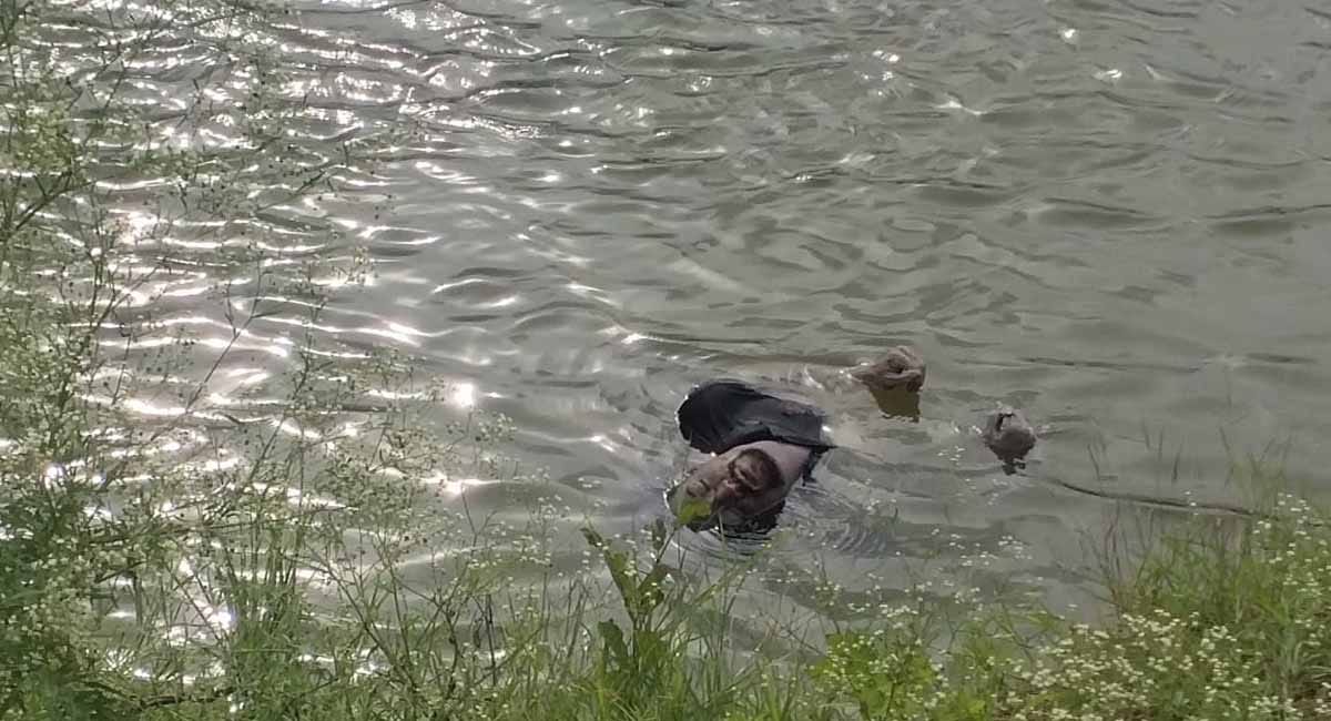 αñçαñéαñªαÑîαñ░ αñòαÑç αñùαÑêαñéαñùαñ╕αÑìαñƒαñ░ αñ╕αñ▓αñ«αñ╛αñ¿ αñ▓αñ╛αñ▓αñ╛ αñòαÑÇ αññαñ╛αñ▓αñ╛αñ¼ αñ«αÑçαñé αñíαÑéαñ¼αñ¿αÑç αñ╕αÑç αñ«αÑîαññ, αñ¡αñ╛αñê αñòαÑï αñ£αÑçαñ▓ αñ╕αÑç αñ▓αÑçαñ¿αÑç αñùαñ»αñ╛ αñÑαñ╛, αñòαÑìαñ░αñ╛αñçαñ« αñ¼αÑìαñ░αñ╛αñéαñÜ αñ╕αÑç αñ¡αñ┐αñíαñ╝αñéαññ αñòαÑç αñ¼αñ╛αñª αññαñ╛αñ▓αñ╛αñ¼ αñ«αÑçαñé αñòαÑéαñªαñ╛