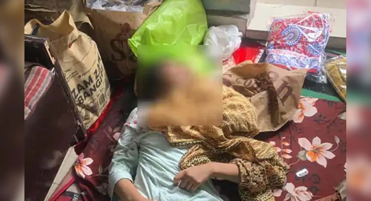 αñ¡αÑïαñ¬αñ╛αñ▓ αñ«αÑçαñé αñ»αÑüαñ╡αññαÑÇ αñòαÑÇ αñùαñ▓αñ╛ αñ░αÑçαññαñòαñ░ αñ╣αññαÑìαñ»αñ╛, 2 αñ«αñ╣αÑÇαñ¿αÑç αñ¼αñ╛αñª αñ╣αÑïαñ¿αÑÇ αñÑαÑÇ αñ╢αñ╛αñªαÑÇ, αñÿαñ░ αñ«αÑçαñé αñ«αñ┐αñ▓αñ╛ αñ▓αñ╣αÑéαñ▓αÑüαñ╣αñ╛αñ¿ αñ╢αñ╡