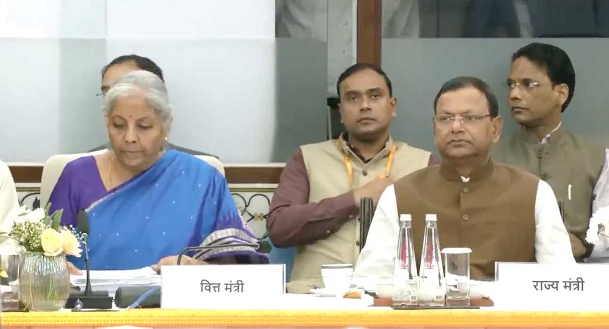 GST Council Meeting : GST αñòαñ╛αñëαñéαñ╕αñ┐αñ▓ αñòαÑÇ 56αñ╡αÑÇαñé αñ¼αÑêαñáαñò αñåαñ£ αñ╕αÑç αñ╢αÑüαñ░αÑé, αñƒαÑêαñòαÑìαñ╕ αñ╕αÑìαñ▓αÑêαñ¼ αñ«αÑçαñé αñ¼αñíαñ╝αÑç αñ¼αñªαñ▓αñ╛αñ╡ αñòαÑÇ αññαÑêαñ»αñ╛αñ░αÑÇ, αñåαñ« αñåαñªαñ«αÑÇ αñòαÑï αñ«αñ┐αñ▓αÑçαñùαÑÇ αñ¼αñíαñ╝αÑÇ αñ░αñ╛αñ╣αññ