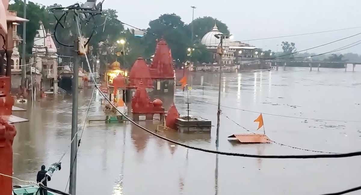 αñëαñ£αÑìαñ£αÑêαñ¿ αñ«αÑçαñé αñ«αÑéαñ╕αñ▓αñ╛αñºαñ╛αñ░ αñ¼αñ╛αñ░αñ┐αñ╢ αñ╕αÑç αñ╢αñ┐αñ¬αÑìαñ░αñ╛ αñëαñ½αñ╛αñ¿ αñ¬αñ░, αñÿαñ╛αñƒαÑïαñé αñòαÑç αñ«αñéαñªαñ┐αñ░ αñ£αñ▓αñ«αñùαÑìαñ¿, αñòαñê αñçαñ▓αñ╛αñòαÑïαñé αñ«αÑçαñé αñ¡αñ░αñ╛ αñ¬αñ╛αñ¿αÑÇ