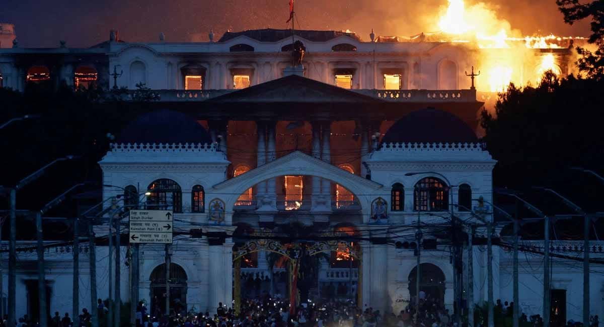 αñ¿αÑçαñ¬αñ╛αñ▓ αñ«αÑçαñé Gen-Z αñåαñéαñªαÑïαñ▓αñ¿ αñ¿αÑç αñòαñ░ αñªαñ┐αñ»αñ╛ αññαñûαÑìαññαñ╛αñ¬αñ▓αñƒ... αñôαñ▓αÑÇ αñòαÑç αñçαñ╕αÑìαññαÑÇαñ½αÑç αñòαÑç αñ¼αñ╛αñª αñ░αñ╛αñ╖αÑìαñƒαÑìαñ░αñ¬αññαñ┐ αñòαÑÇ αñ╢αñ╛αñéαññαñ┐ αñàαñ¬αÑÇαñ▓... αñ░αñ╛αñ«αñÜαñéαñªαÑìαñ░ αñ¬αÑîαñíαÑçαñ▓ αñ¿αÑç αñ¬αñª αñ¿αñ╣αÑÇαñé αñ¢αÑïαÑ£αñ╛, αñ¬αÑìαñ░αñªαñ░αÑìαñ╢αñ¿αñòαñ╛αñ░αñ┐αñ»αÑïαñé αñòαÑï αñ¼αñ╛αññαñÜαÑÇαññ αñòαÑç αñ▓αñ┐αñÅ αñ¼αÑüαñ▓αñ╛αñ»αñ╛ 