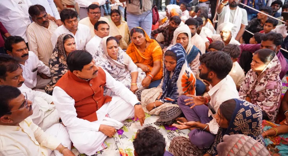 αñ¬αÑÇαñíαñ╝αñ┐αññ αñ¬αñ░αñ┐αñ╡αñ╛αñ░αÑïαñé αñ╕αÑç αñ«αñ┐αñ▓αÑç CM αñíαÑë. αñ«αÑïαñ╣αñ¿ αñ»αñ╛αñªαñ╡, αññαñ╛αñ▓αñ╛αñ¼ αñòαñ┐αñ¿αñ╛αñ░αÑç αñÿαñ╛αñƒ αñ¼αñ¿αñ╛αñ¿αÑç αñòαÑç αñªαñ┐αñÅ αñ¿αñ┐αñ░αÑìαñªαÑçαñ╢