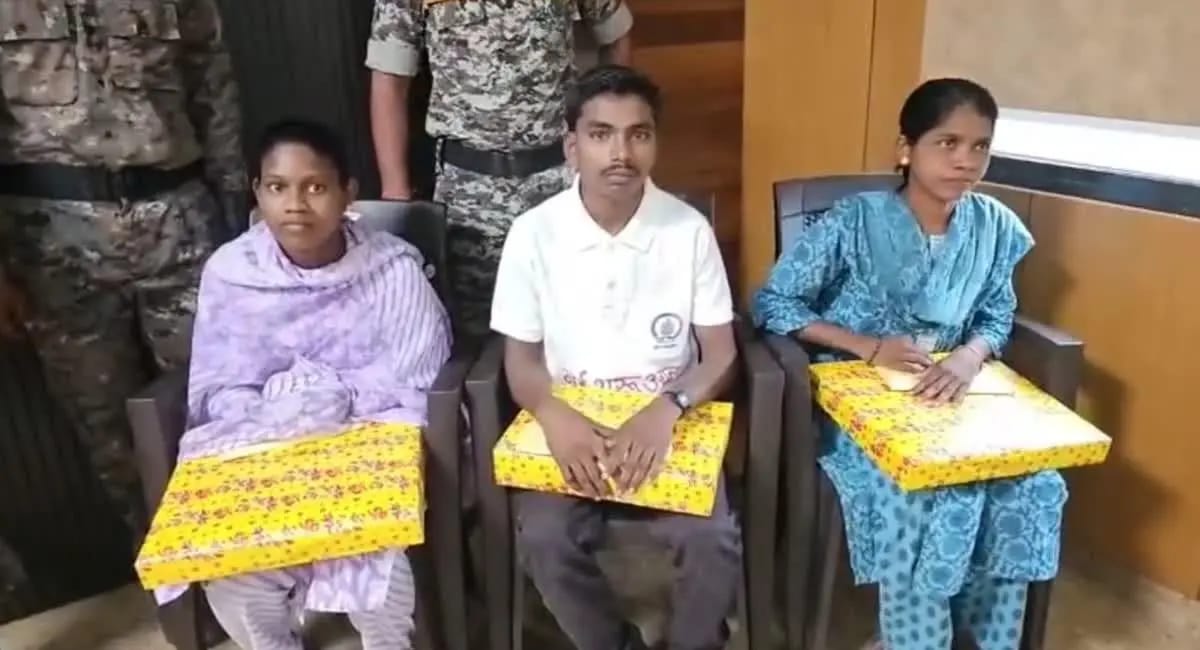 αñùαñ░αñ┐αñ»αñ╛αñ¼αñéαñª αñ¬αÑüαñ▓αñ┐αñ╕ αñòαÑï αñ«αñ┐αñ▓αÑÇ αñ¼αñíαñ╝αÑÇ αñòαñ╛αñ«αñ»αñ╛αñ¼αÑÇ, 3 αñ¿αñòαÑìαñ╕αñ▓αñ┐αñ»αÑïαñé αñ¿αÑç αñòαñ┐αñ»αñ╛ αñåαññαÑìαñ«αñ╕αñ«αñ░αÑìαñ¬αñú, αññαÑÇαñ¿αÑïαñé αñ¬αñ░ αñÑαñ╛ 1-1 αñ▓αñ╛αñû αñòαñ╛ αñçαñ¿αñ╛αñ«