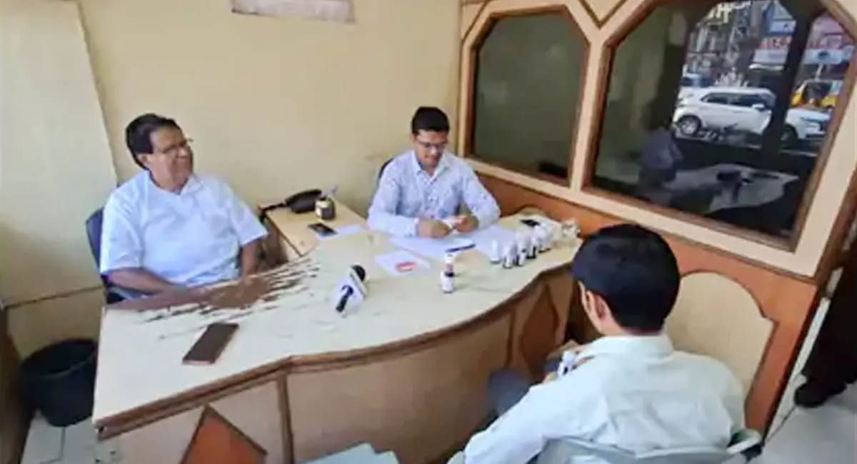 αñòαñ½ αñ╕αñ┐αñ░αñ¬ αñòαñ╛αñéαñí : αñ£αñ¼αñ▓αñ¬αÑüαñ░ αñ«αÑçαñé FDA αñòαÑÇ αñ¼αñíαñ╝αÑÇ αñòαñ╛αñ░αÑìαñ░αñ╡αñ╛αñê, αñ¼αñ┐αñ¿αñ╛ αñàαñ¿αÑüαñ«αññαñ┐ αñùαÑïαñªαñ╛αñ« αñ«αÑçαñé αñ░αñûαñ╛ αñ£αñ╛ αñ░αñ╣αñ╛ αñÑαñ╛ αñªαñ╡αñ╛αñôαñé αñòαñ╛ αñ╕αÑìαñƒαÑëαñò