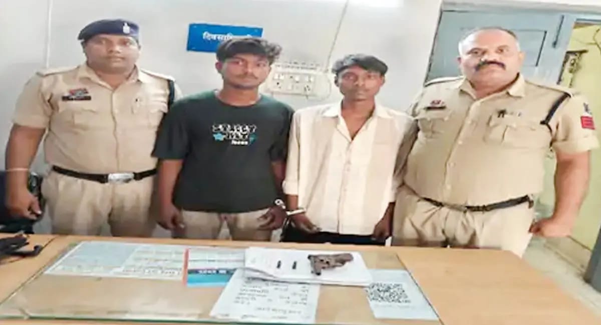 αñ░αñ╛αñ»αñ¬αÑüαñ░ αñ«αÑçαñé αñªαÑï αñ»αÑüαñ╡αñò αñ░αñ┐αñ╡αÑëαñ▓αÑìαñ╡αñ░ αñöαñ░ αñ£αñ┐αñéαñªαñ╛ αñòαñ╛αñ░αññαÑéαñ╕ αñòαÑç αñ╕αñ╛αñÑ αñùαñ┐αñ░αñ½αÑìαññαñ╛αñ░, αñåαñ░αÑìαñ«αÑìαñ╕ αñÅαñòαÑìαñƒ αñòαÑç αññαñ╣αññ αñòαÑçαñ╕ αñªαñ░αÑìαñ£