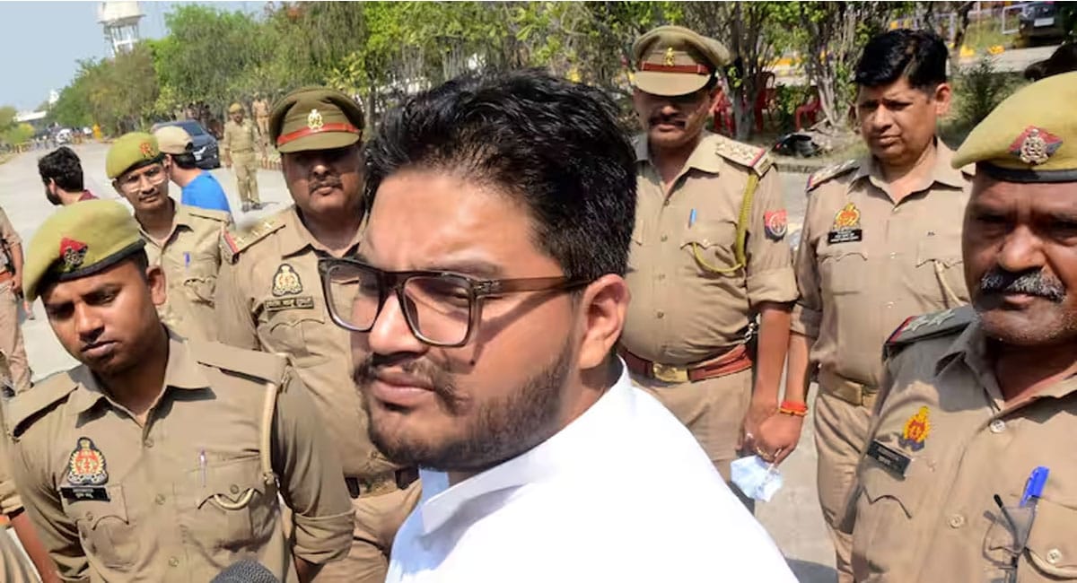 αñ«αÑüαñûαÑìαññαñ╛αñ░ αñàαñéαñ╕αñ╛αñ░αÑÇ αñòαñ╛ αñ¢αÑïαñƒαñ╛ αñ¼αÑçαñƒαñ╛ αñëαñ«αñ░ αñàαñéαñ╕αñ╛αñ░αÑÇ αñùαñ┐αñ░αñ½αÑìαññαñ╛αñ░, αñòαÑïαñ░αÑìαñƒ αñ«αÑçαñé αñ½αñ░αÑìαñ£αÑÇ αñªαñ╕αÑìαññαñ╛αñ╡αÑçαñ£ αñ¬αÑçαñ╢ αñòαñ░αñ¿αÑç αñòαñ╛ αñåαñ░αÑïαñ¬