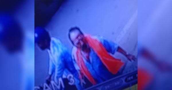 αñùαÑìαñ╡αñ╛αñ▓αñ┐αñ»αñ░: αñ½αÑçαñ╢αñ╡αÑëαñ╢ αñ▓αÑçαñ¿αÑç αñòαÑç αñ¼αñ╣αñ╛αñ¿αÑç αñªαÑüαñòαñ╛αñ¿ αñ«αÑçαñé αñÿαÑüαñ╕αÑç, αñªαÑüαñòαñ╛αñ¿αñªαñ╛αñ░ αñ«αñ╣αñ┐αñ▓αñ╛αñôαñé αñ╕αÑç αñòαÑÇ αñáαñùαÑÇ, αñ╕αÑìαñ¬αÑìαñ░αÑç αñòαñ░ αñ╕αÑïαñ¿αÑç αñòαÑç αñƒαÑëαñ¬αÑìαñ╕ αñöαñ░ αñ¬αÑêαñ╕αÑç αñ▓αÑçαñòαñ░ αñ½αñ░αñ╛αñ░