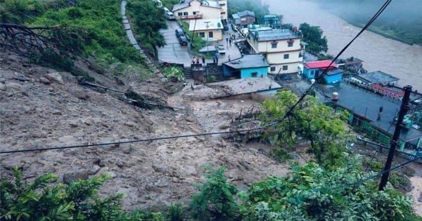 αñëαññαÑìαññαñ░αñ╛αñûαñéαñí αñòαÑç αñÜαñ«αÑïαñ▓αÑÇ αñ£αñ┐αñ▓αÑç αñ«αÑçαñé αññαñíαñ╝αñòαÑç αñ¼αñ╛αñªαñ▓ αñ½αñƒαñ¿αÑç αñ╕αÑç αñòαñê αñÿαñ░ αñöαñ░ αñ╡αñ╛αñ╣αñ¿ αñ«αñ▓αñ¼αÑç αñ«αÑçαñé αñªαñ¼αÑç, αñªαÑï αñ▓αÑïαñù αñ▓αñ╛αñ¬αññαñ╛