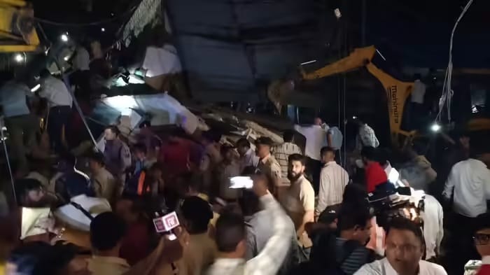 αñçαñéαñªαÑîαñ░ αñ«αÑçαñé αñàαñÜαñ╛αñ¿αñò αñ¡αñ░αñ¡αñ░αñ╛αñòαñ░ αñùαñ┐αñ░αÑÇ αññαÑÇαñ¿ αñ«αñéαñ£αñ┐αñ▓αñ╛ αñçαñ«αñ╛αñ░αññ, αñÅαñò αñ»αÑüαñ╡αññαÑÇ αñ╕αñ«αÑçαññ αñªαÑï αñ▓αÑïαñùαÑïαñé αñòαÑÇ αñ«αÑîαññ, 12 αñ▓αÑïαñù αñÿαñ╛αñ»αñ▓ 