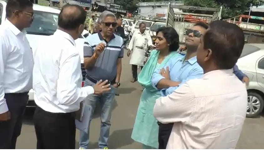 αñ╢αñ╣αñ░ αñòαÑÇ┬áαñëαñºαñíαñ╝αÑÇ┬áαñ╕αñíαñ╝αñòαÑçαñé αñªαÑçαñûαñ¿αÑç αñ¬αñ╣αÑüαñéαñÜαÑç αñÅαñ╕αÑÇαñÅαñ╕, αñûαÑüαñª αñ╕αñéαñ¡αñ╛αñ▓αñ╛ αñòαñ╛αñ░ αñòαñ╛ αñ╕αÑìαñƒαÑçαñ»αñ░αñ┐αñéαñù