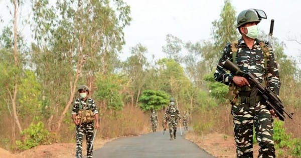 70 लाख के इनामी 16 नक्सलियों ने किया आत्मसमर्पण, अबूझमाड़ में पुलिस अभियान का असर