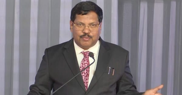 ΓÇÿαñëαñ╕ αñªαñ┐αñ¿ αñ£αÑï αñ╣αÑüαñå, αñ«αÑêαñé αñ╣αÑêαñ░αñ╛αñ¿ αñÑαñ╛...ΓÇÖ CJI αñùαñ╡αñê αñ¿αÑç αññαÑïαñíαñ╝αÑÇ αñÜαÑüαñ¬αÑìαñ¬αÑÇ, αñ¼αÑïαñ▓αÑç- αñàαñ¼ αñ╡αñ╣ αñàαñºαÑìαñ»αñ╛αñ» αñ¡αÑüαñ▓αñ╛ αñªαñ┐αñ»αñ╛