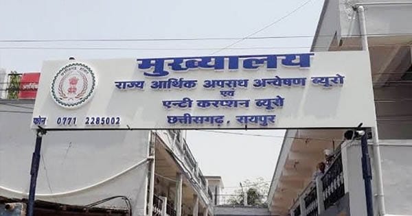 αñ¢αññαÑìαññαÑÇαñ╕αñùαñóαñ╝ αñ╢αñ░αñ╛αñ¼ αñÿαÑïαñƒαñ╛αñ▓αÑç αñ«αÑçαñé αñ£αñ╛αñéαñÜ αññαÑçαñ£, EOW αñ¿αÑç 2 αñ▓αÑïαñùαÑïαñé αñòαÑï αñ╣αñ┐αñ░αñ╛αñ╕αññ αñ«αÑçαñé αñ▓αñ┐αñ»αñ╛, αñòαñê αñöαñ░ αñûαÑüαñ▓αñ╛αñ╕αÑïαñé αñòαÑÇ αñ╕αñéαñ¡αñ╛αñ╡αñ¿αñ╛
