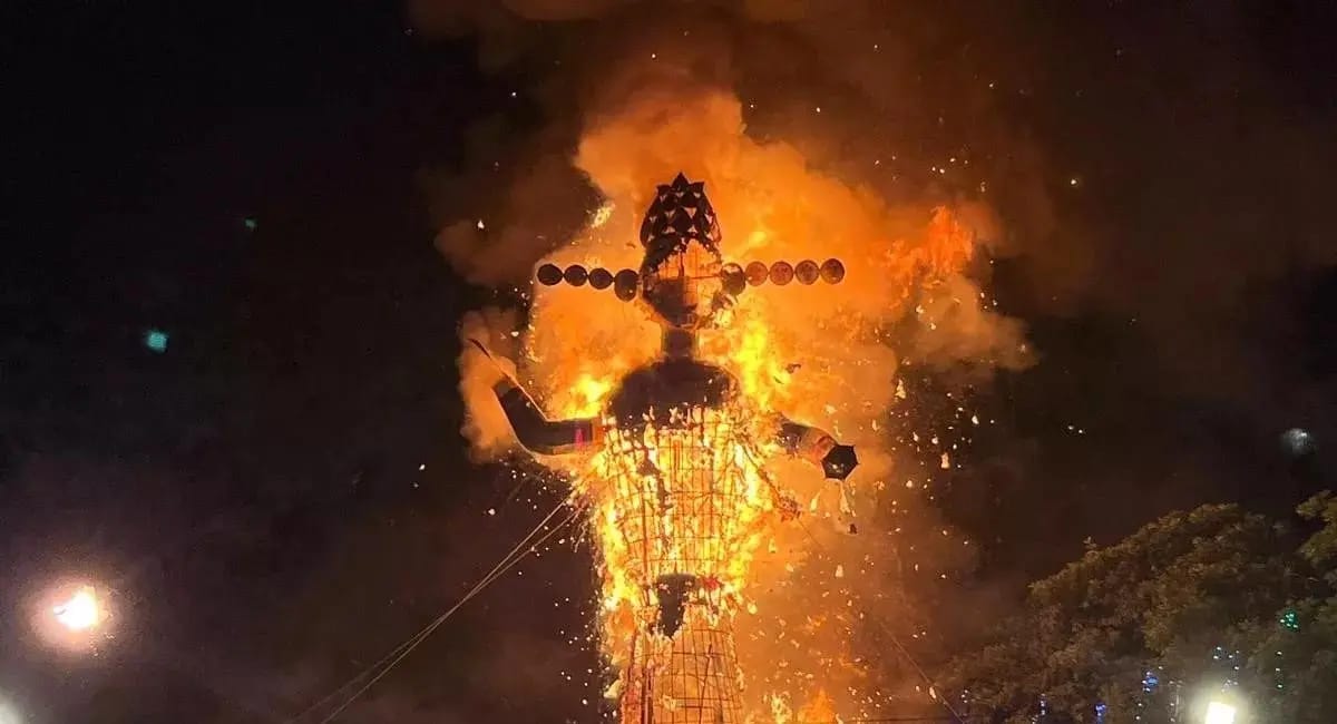 भोपाल में दशहरा का भव्य आयोजन, धूं-धूं कर जला रावण, मेघनाथ और कुंभकरण का पुतला, अधर्म पर हुई धर्म की विजय