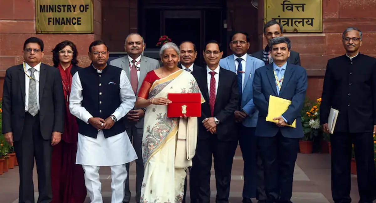Union Budget 2026 : कभी संबलपुरी तो कभी हेैंडलूम साड़ी, वित्त मंत्री हर बजट पर पहनती है अलग-अलग राज्यों की खास साड़ी