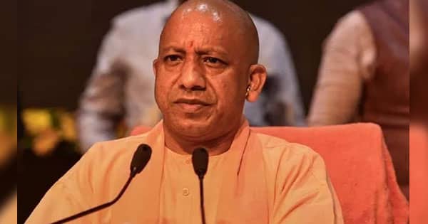 यूपी के शिक्षकों को बड़ी सौगात, योगी सरकार देगी कैशलेस इलाज की सुविधा